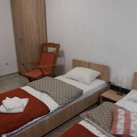 Cazare Neu-Arad Autostrada Apartment Ngoại thất bức ảnh