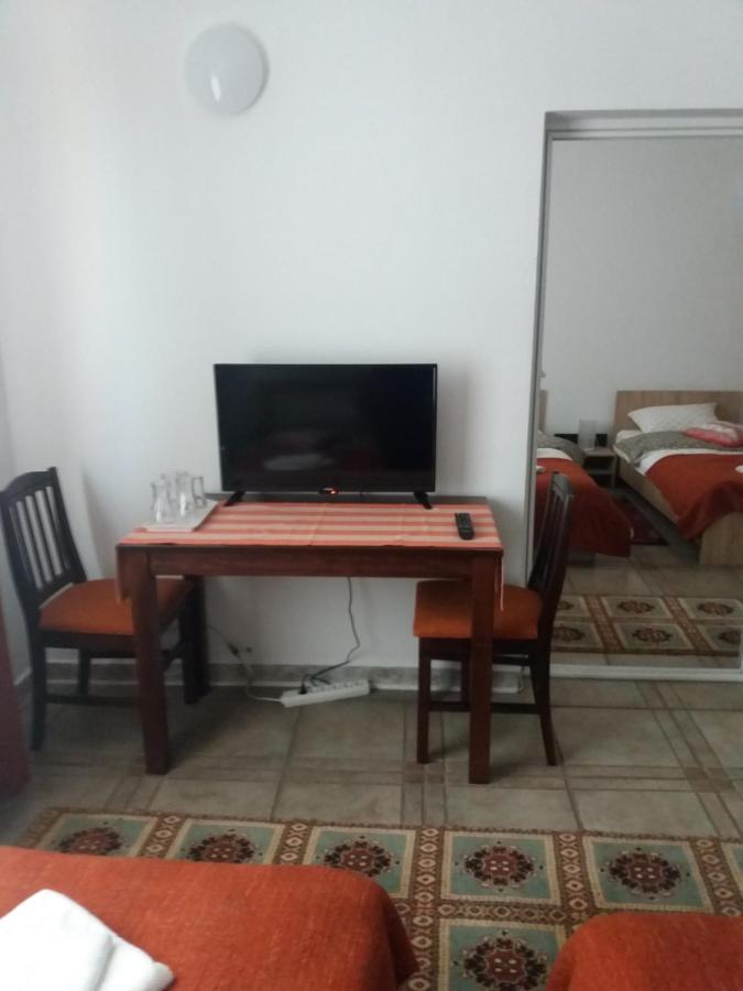 Cazare Neu-Arad Autostrada Apartment Ngoại thất bức ảnh