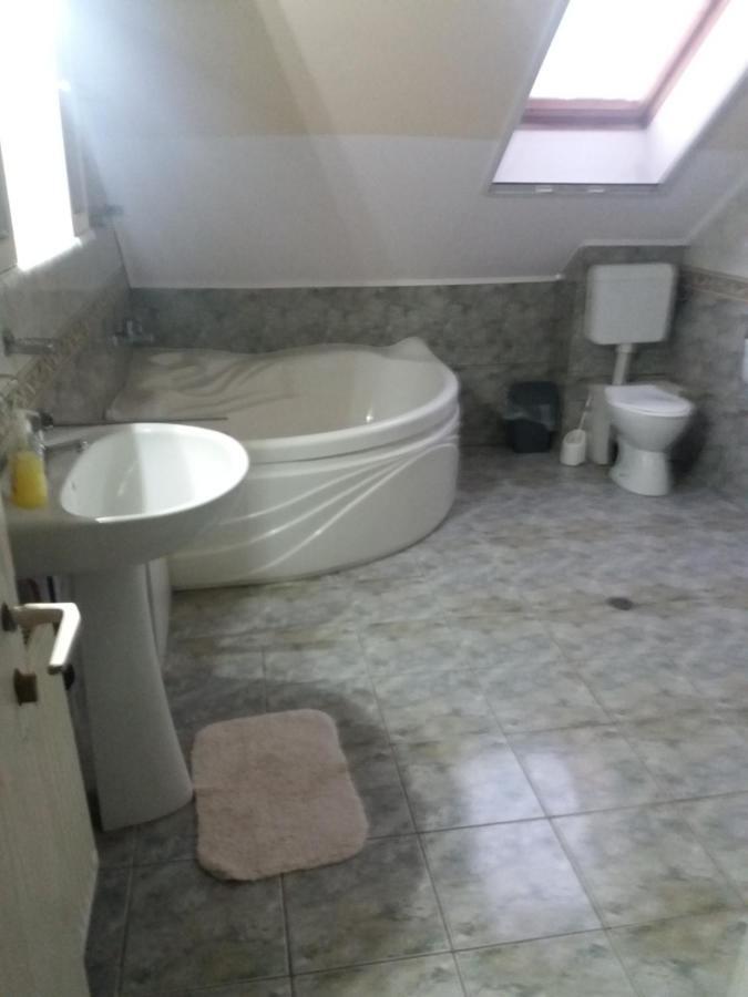 Cazare Neu-Arad Autostrada Apartment Ngoại thất bức ảnh